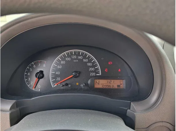 Car image 19