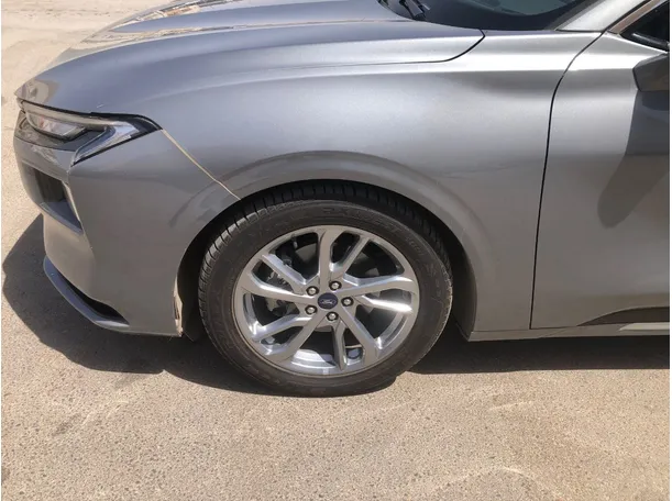 Car image 9