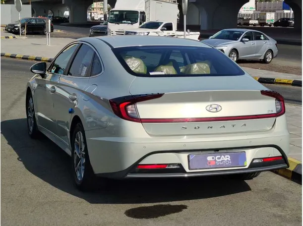 Car image 7
