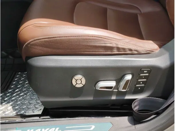 Car image 28