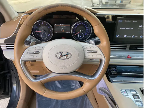 Car image 18