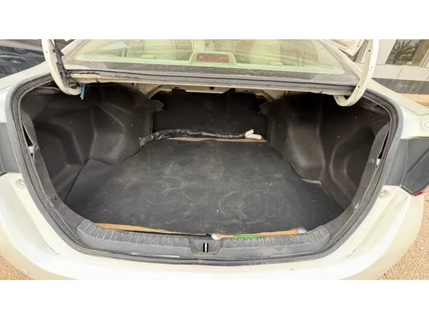 Car image 19