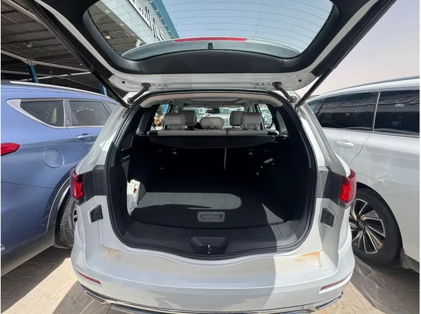 Car image 17
