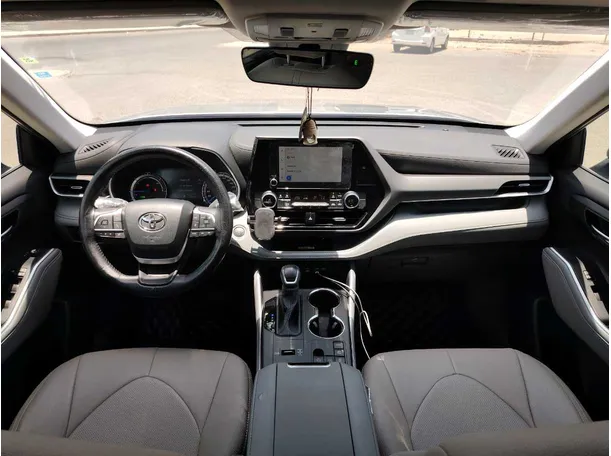 Car image 19