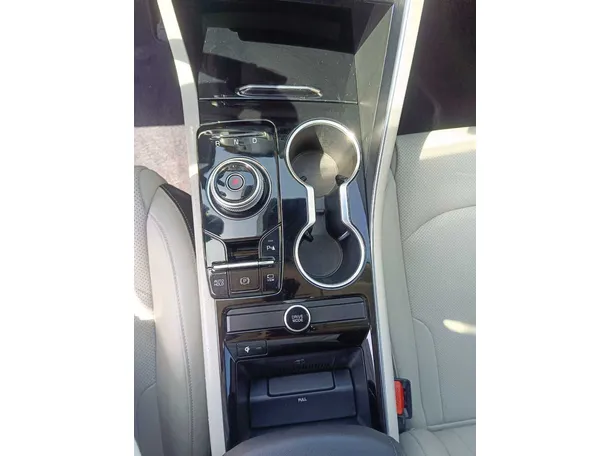 Car image 24