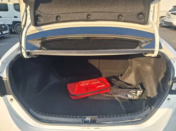 Car image 19