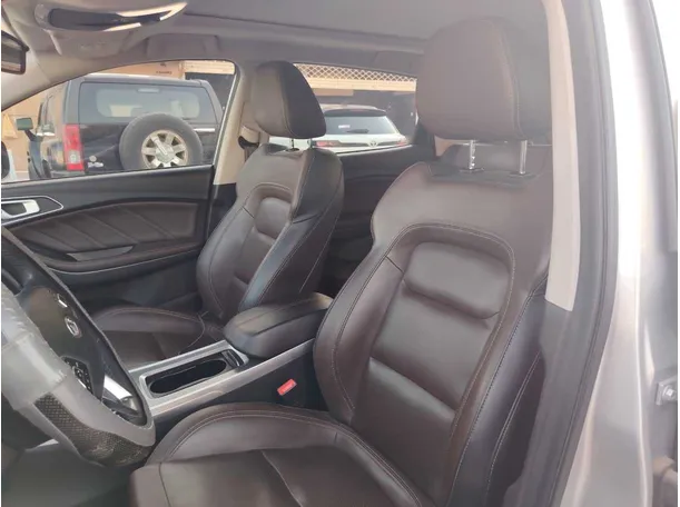 Car image 13
