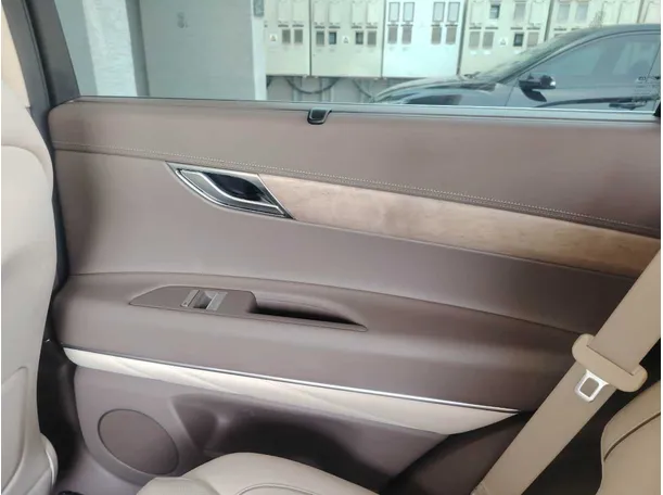 Car image 43