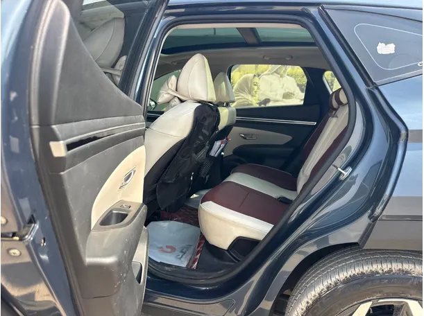 Car image 13