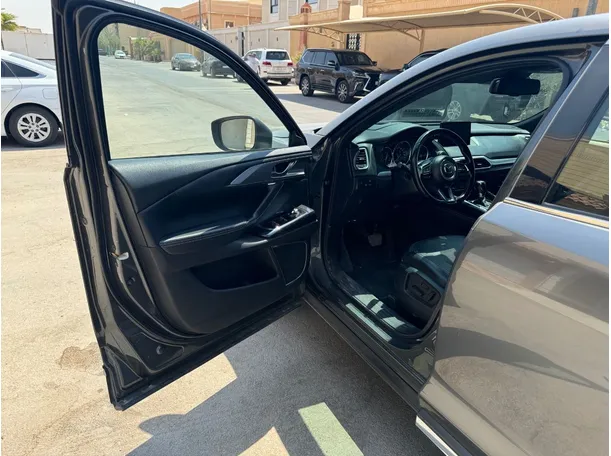 Car image 10