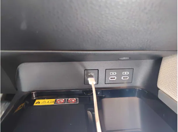Car image 28