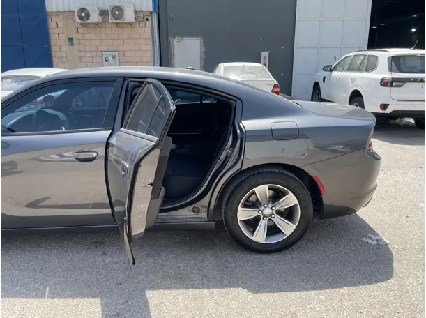 Car image 15