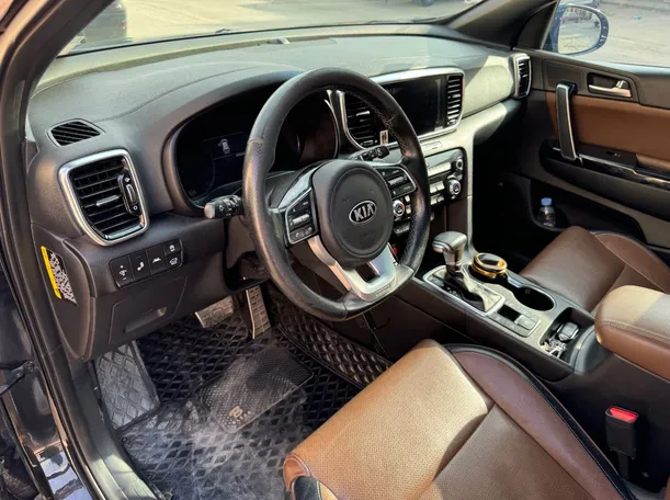 Car image 13