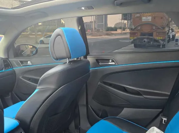 Car image 11