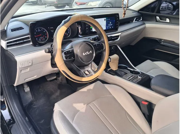 Car image 11