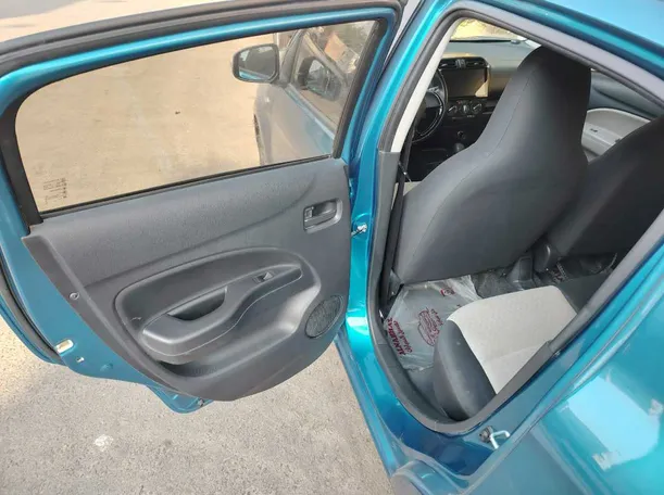 Car image 16