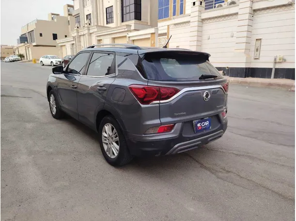 Car image 7