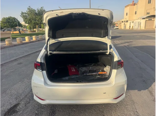 Car image 19