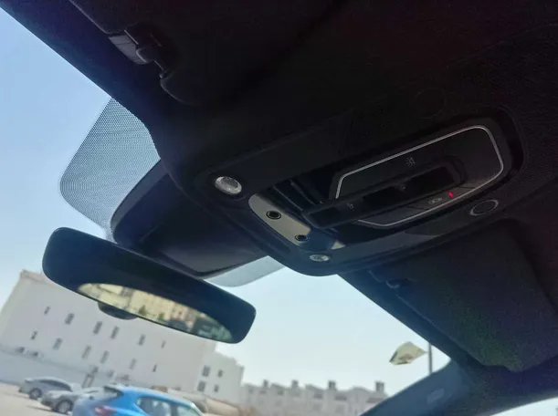 Car image 37