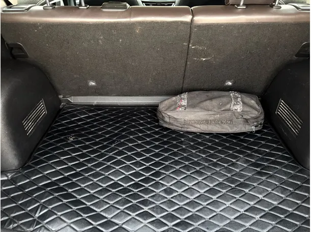 Car image 26