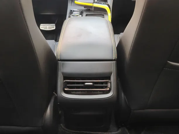 Car image 33
