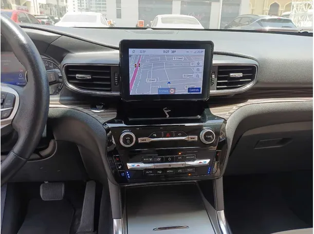 Car image 17
