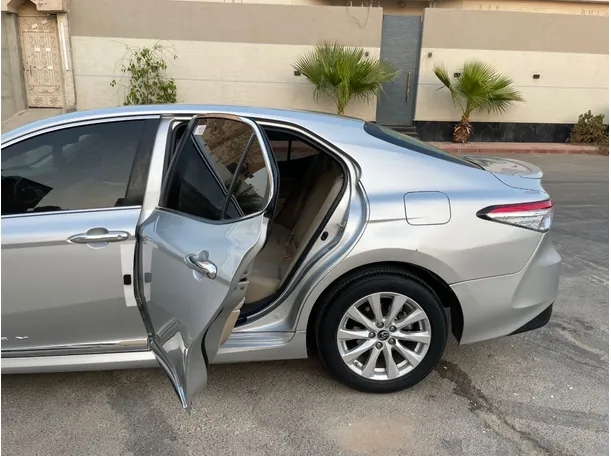 Car image 15
