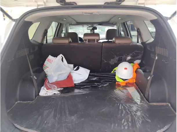 Car image 25