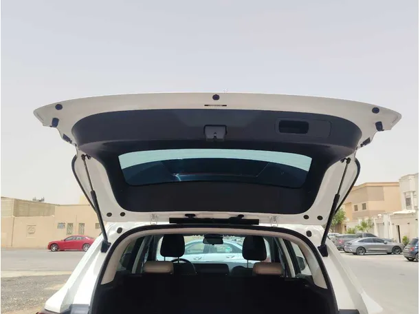 Car image 26