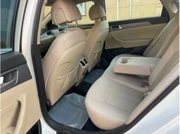 Car image 16