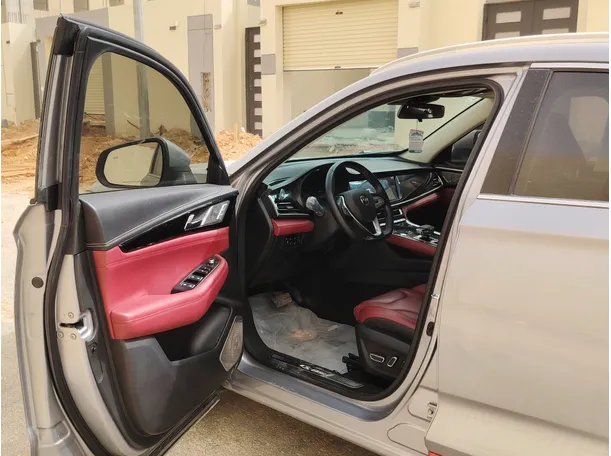 Car image 13