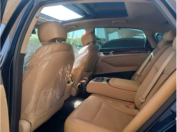 Car image 15