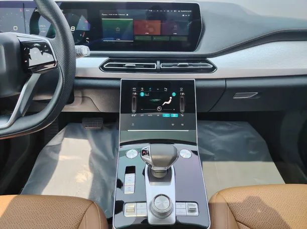 Car image 18