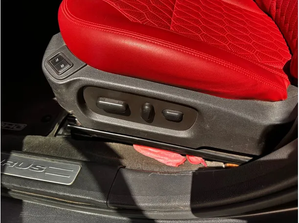 Car image 25
