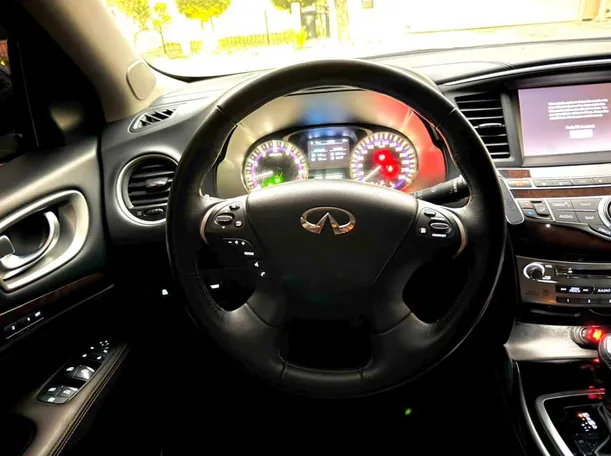 Car image 27