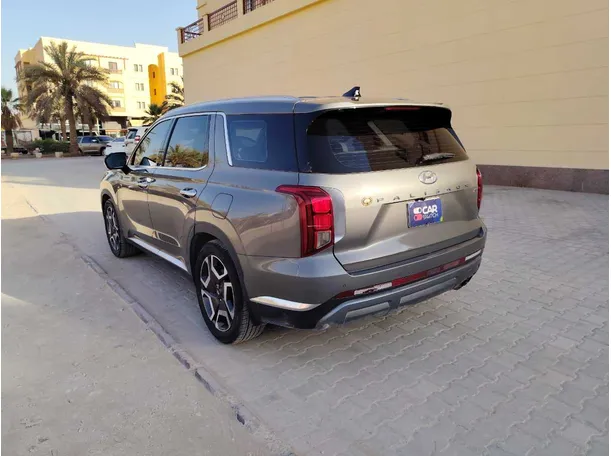 Car image 7