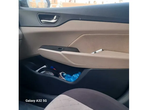 Car image 27