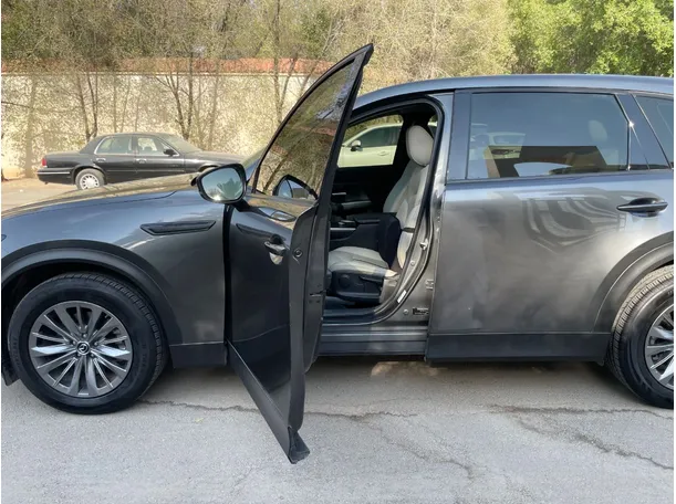 Car image 12