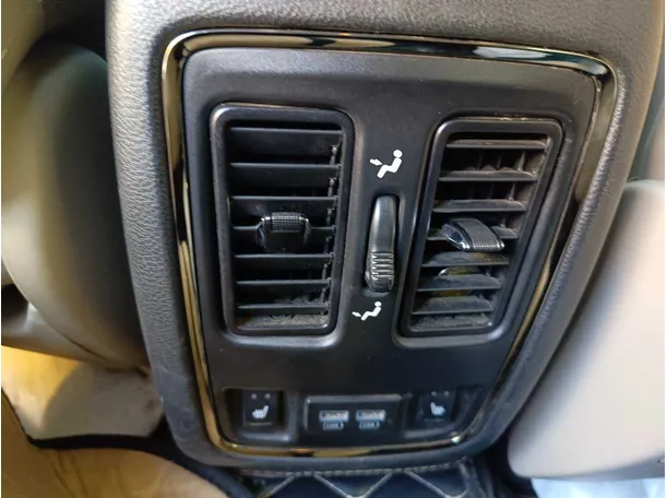Car image 34