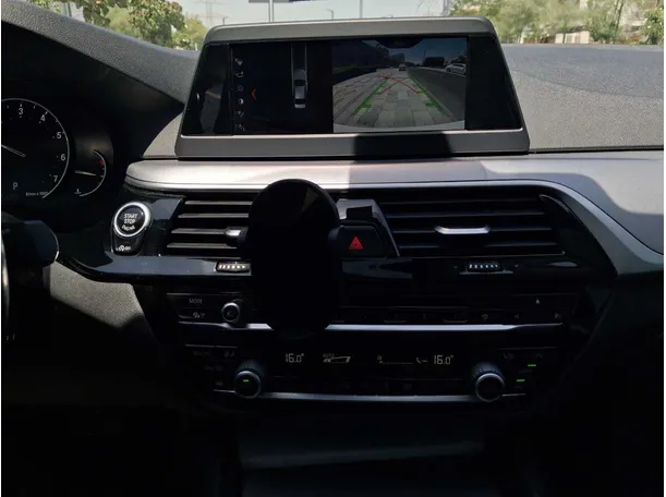 Car image 18