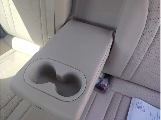 Car image 27
