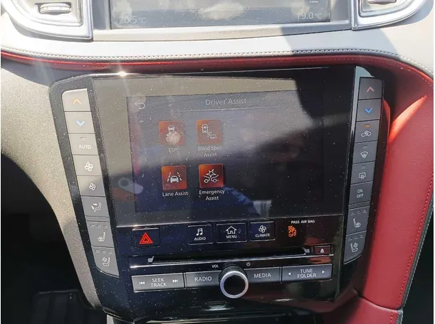 Car image 26