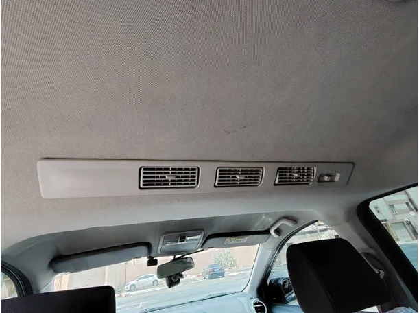 Car image 27
