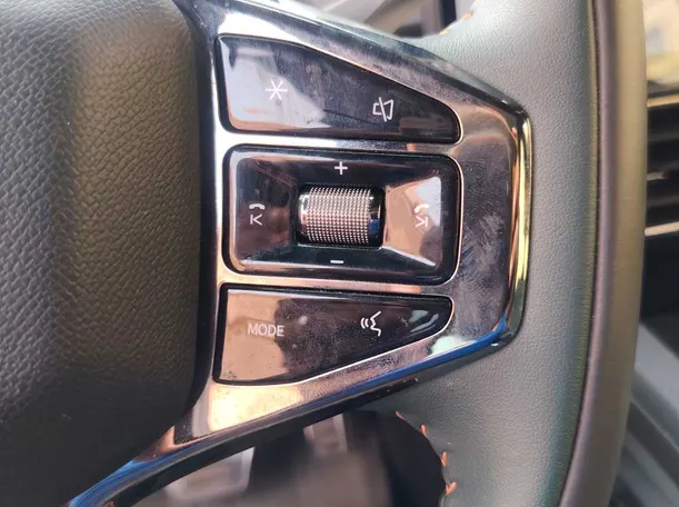 Car image 24