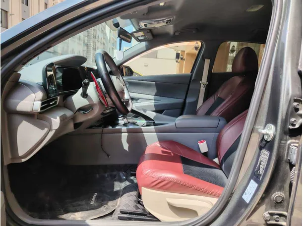 Car image 12