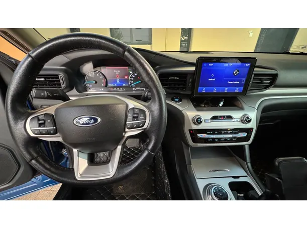 Car image 18