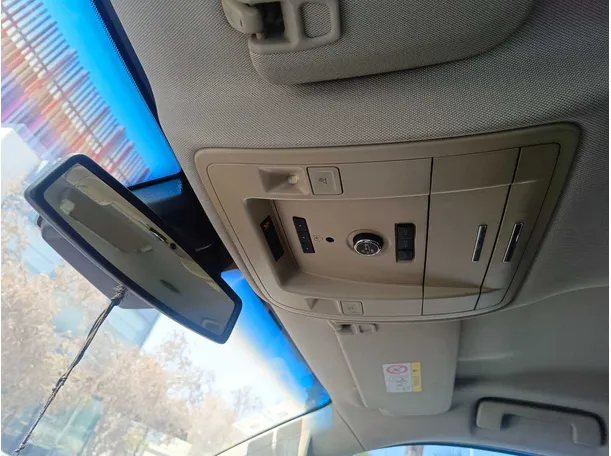 Car image 27