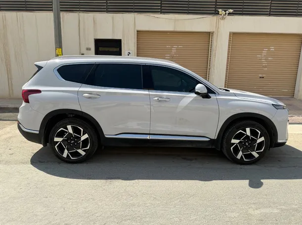 Car image 4