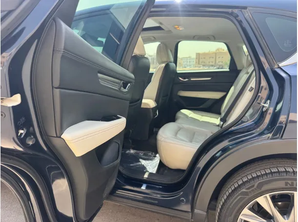 Car image 13