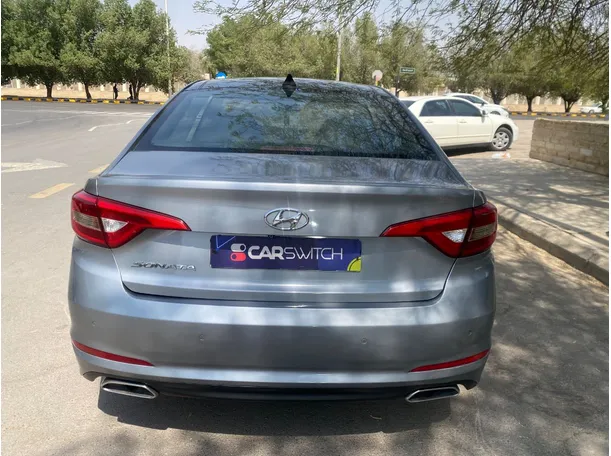 Car image 6